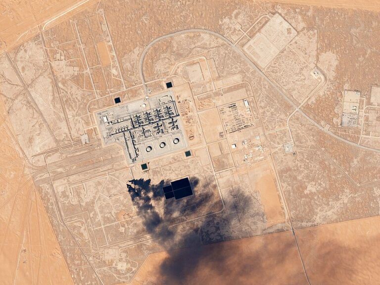 Khurais_Oil_Processing_Facility,_Saudi_Arabia_by_Planet_Labs